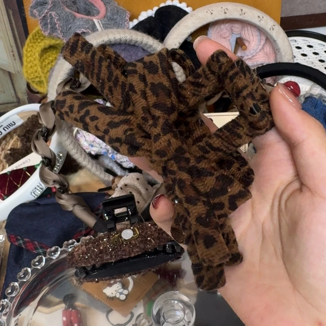 布艺铁合金豹纹大抓夹