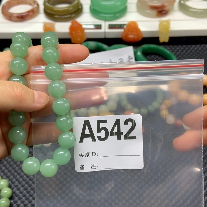 *****石英质玉未镶嵌手链