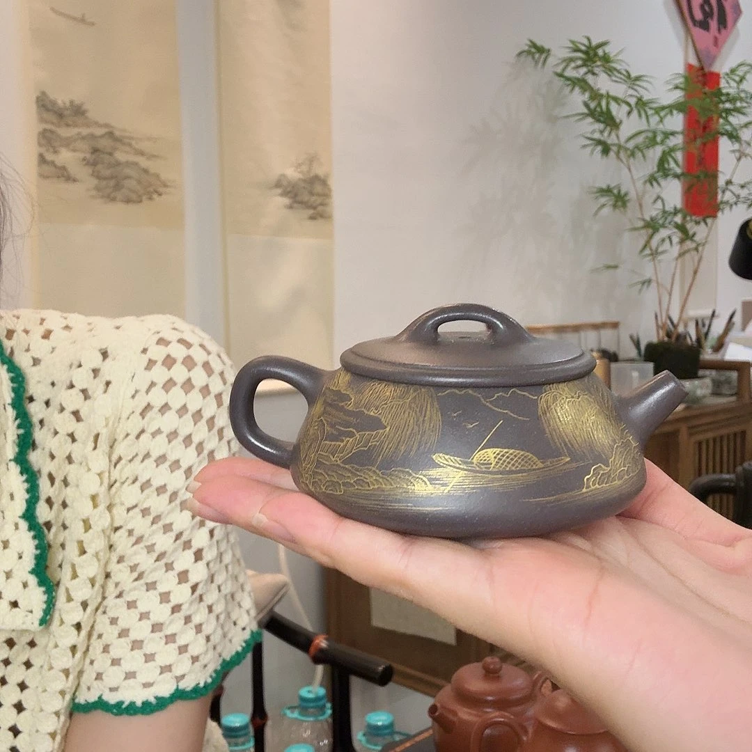 远***同描金天青泥石瓢壶