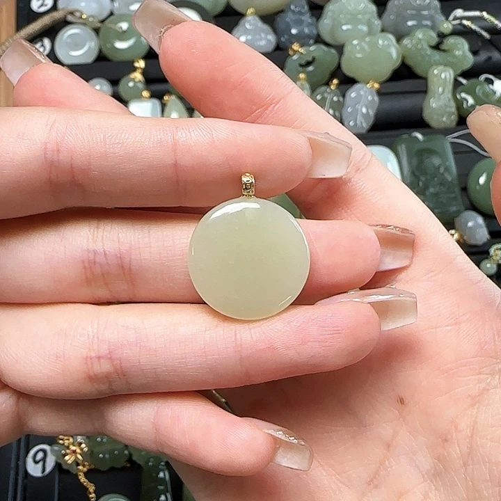 和田玉18K金镶嵌颈饰