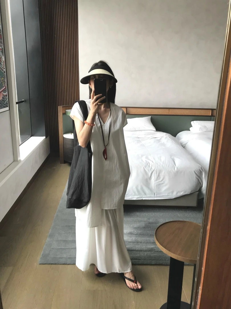 极简老钱风女装套装夏季休闲小众气质高级感V领白色吊带连衣裙子