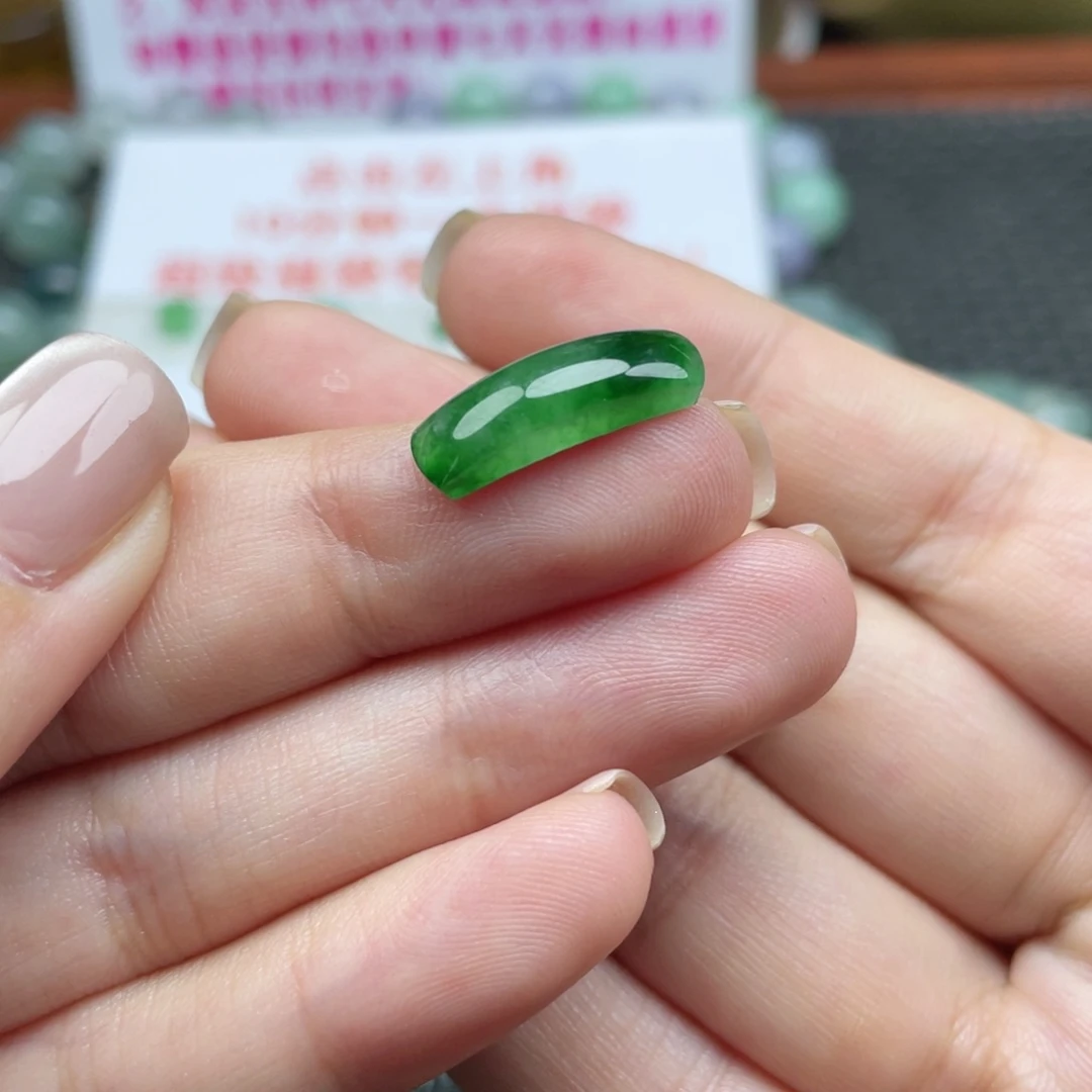 未镶嵌挂件翡翠  翡翠