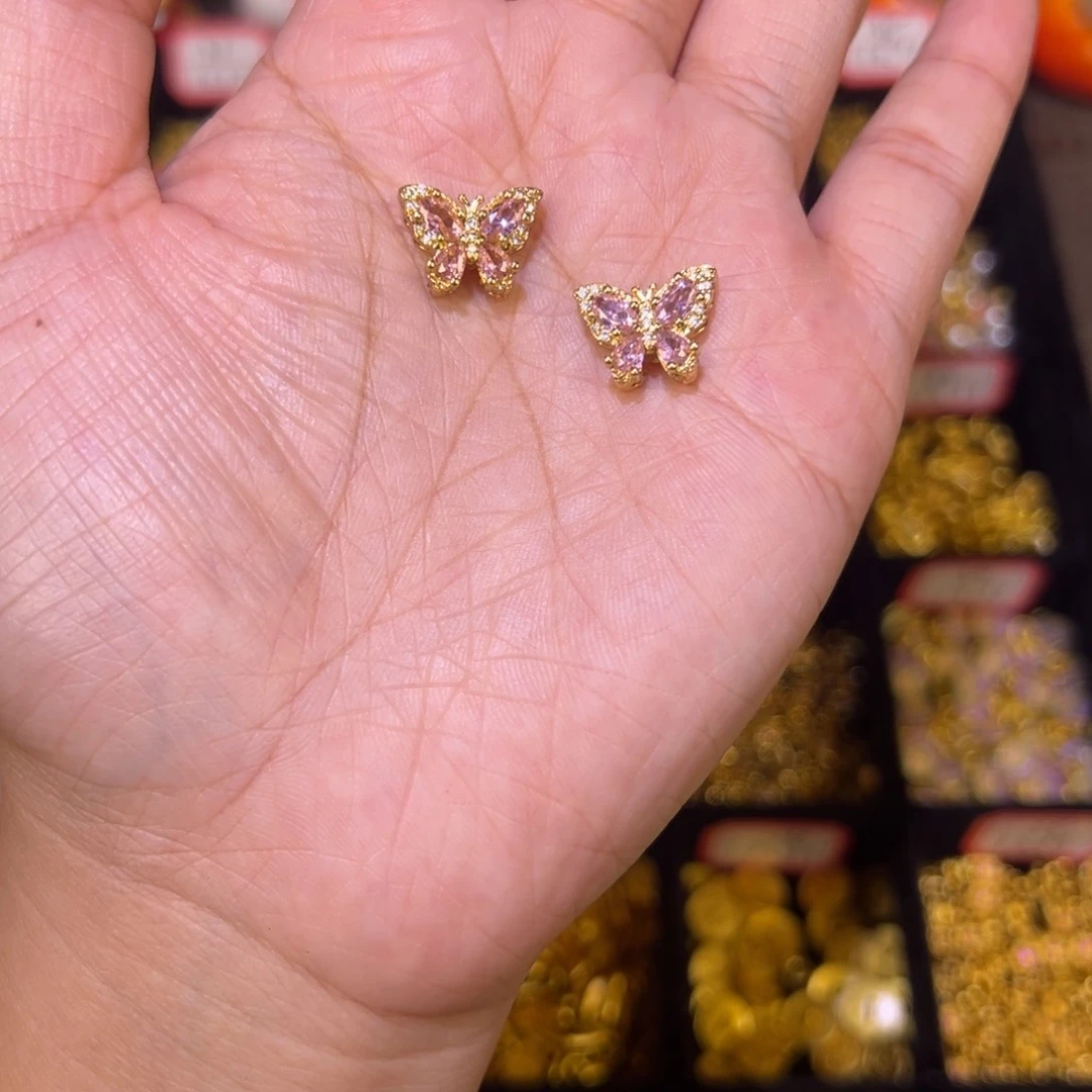 合金粉色告告蝴蝶穿孔1个