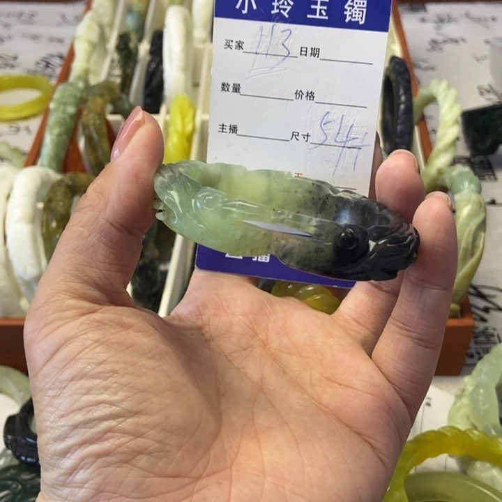 蛇纹石玉未镶嵌手镯