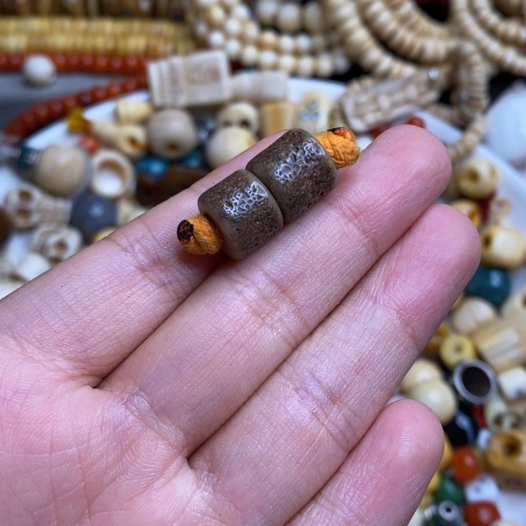 均*?藏传文玩嘎珠子一对