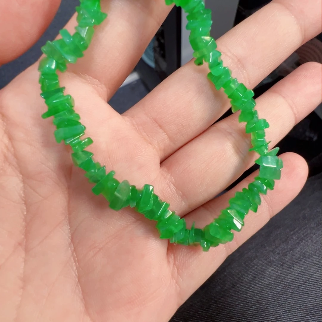 颈饰18K金镶嵌翡翠小*羊