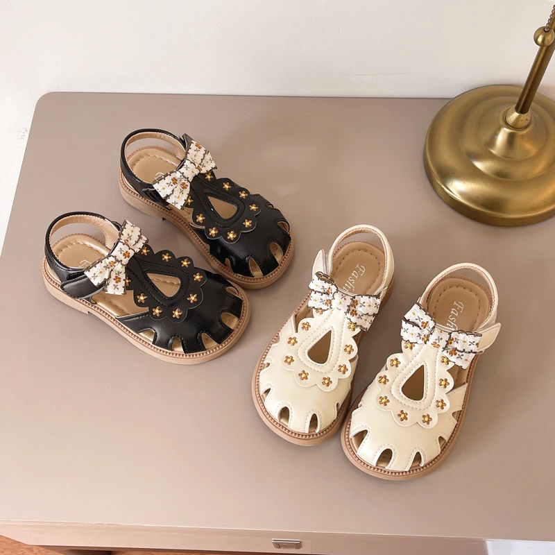 女童凉鞋夏季新款2025小女孩包头防撞软底透气刺绣防滑公主沙滩鞋