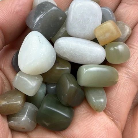 和田玉颈饰未镶嵌福利包容鱼缸石