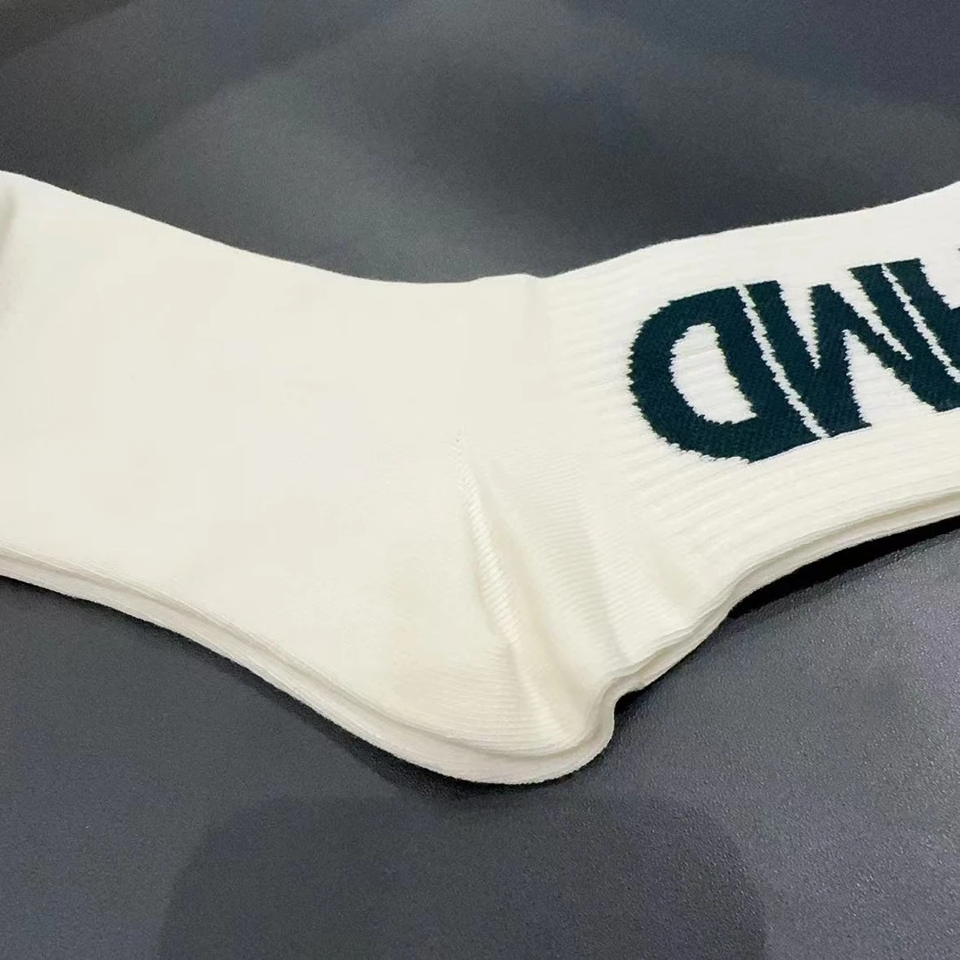 春苗女装    HM字母袜子  休闲中筒女士潮袜