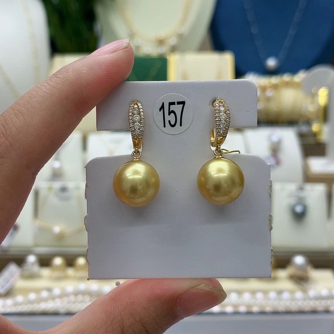 18K金镶嵌海水珍珠耳饰