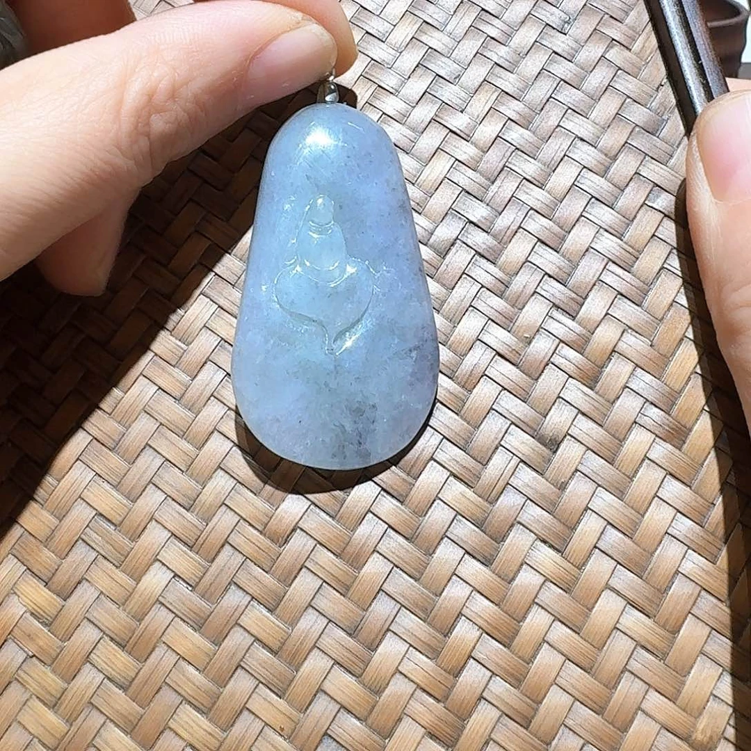 颈饰未镶嵌翡翠个性十足