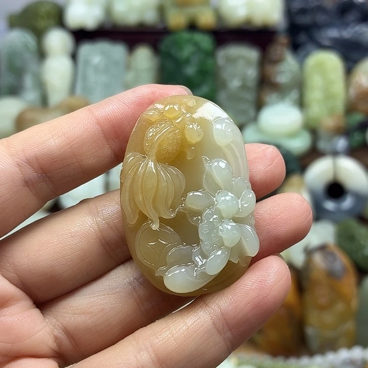 小***包和田玉未镶嵌颈饰
