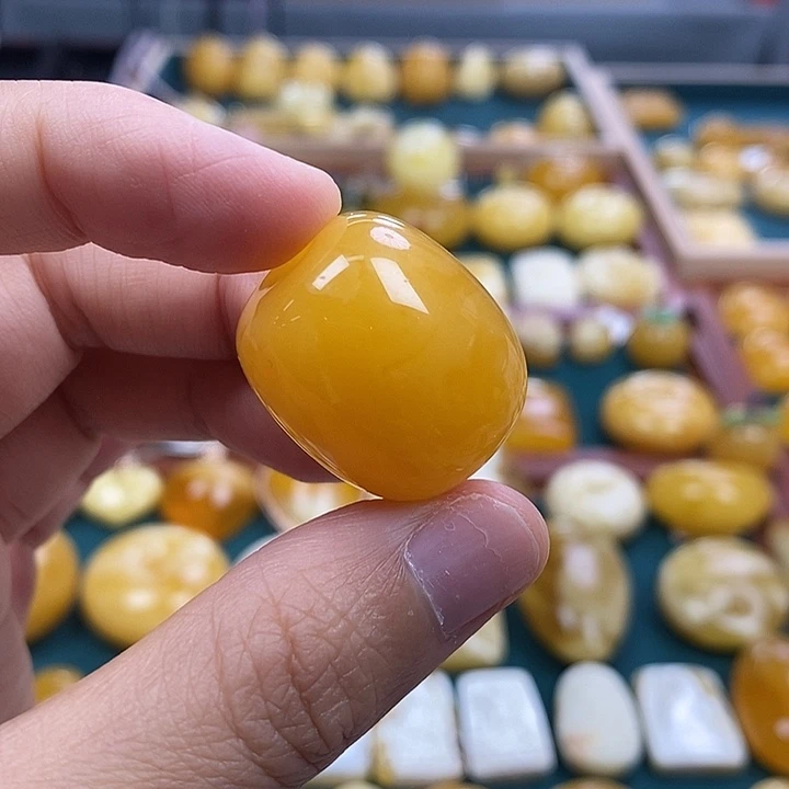 琥珀未镶嵌珠宝奇石23鸡油红枣珠8.94