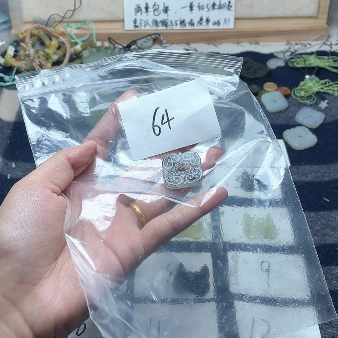 蛇纹石玉颈饰未镶嵌小*?