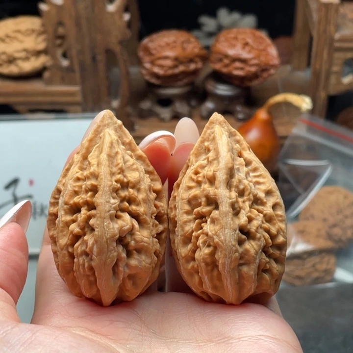 文玩核桃把件白云70