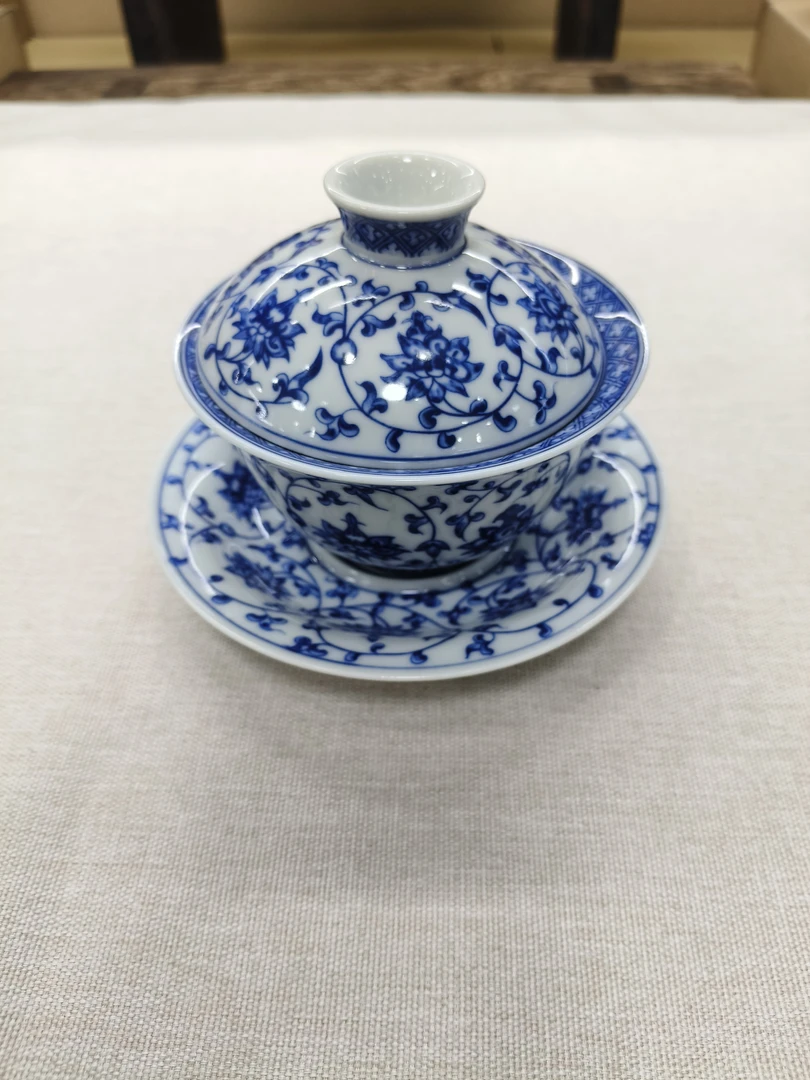 景德镇缠枝莲青花三才盖碗高温烧制而成简约家同高端精美