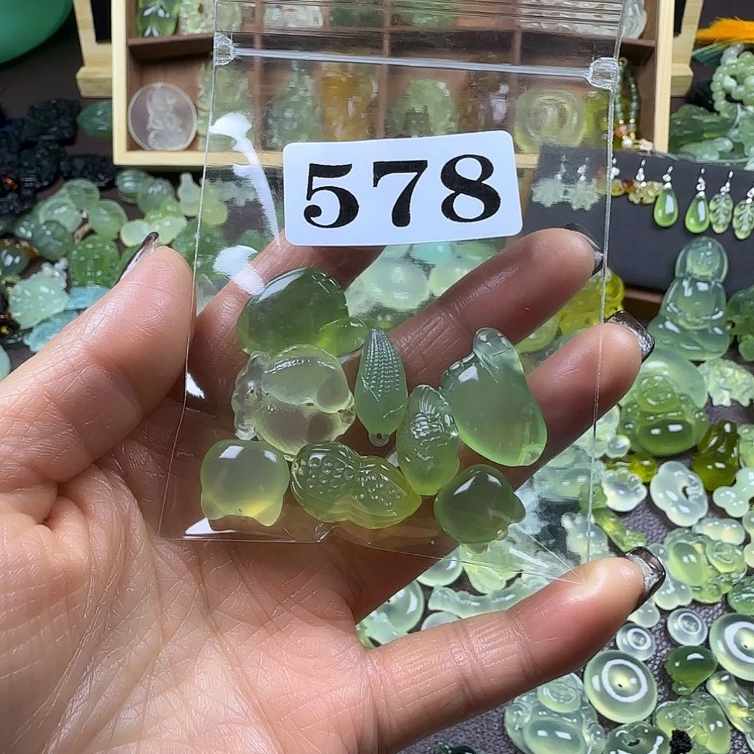多***呀蛇纹石玉未镶嵌岫玉吊坠