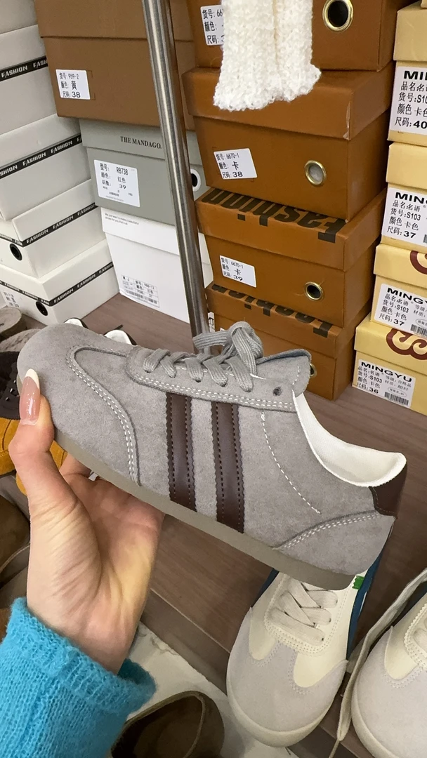 小灰灰超舒服姐妹们冲鞋子