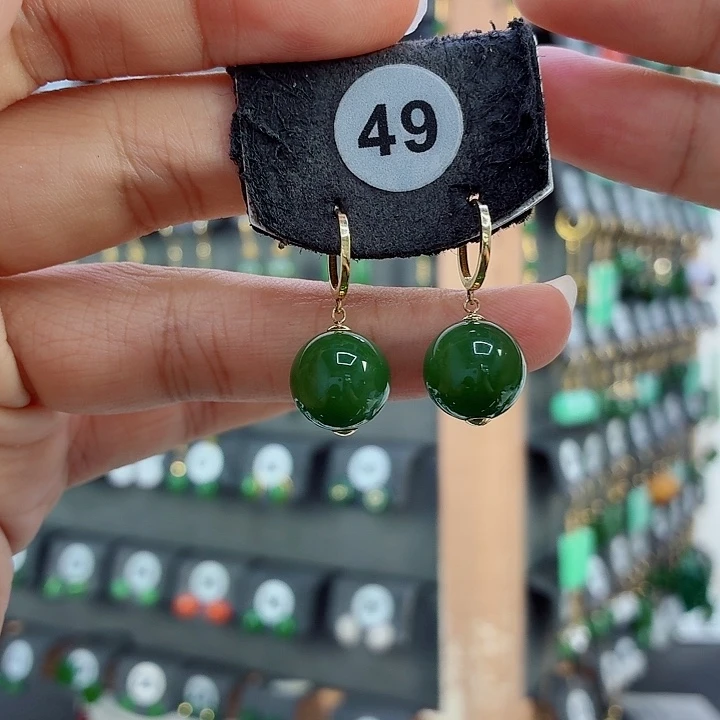 18K金镶嵌和田玉耳饰