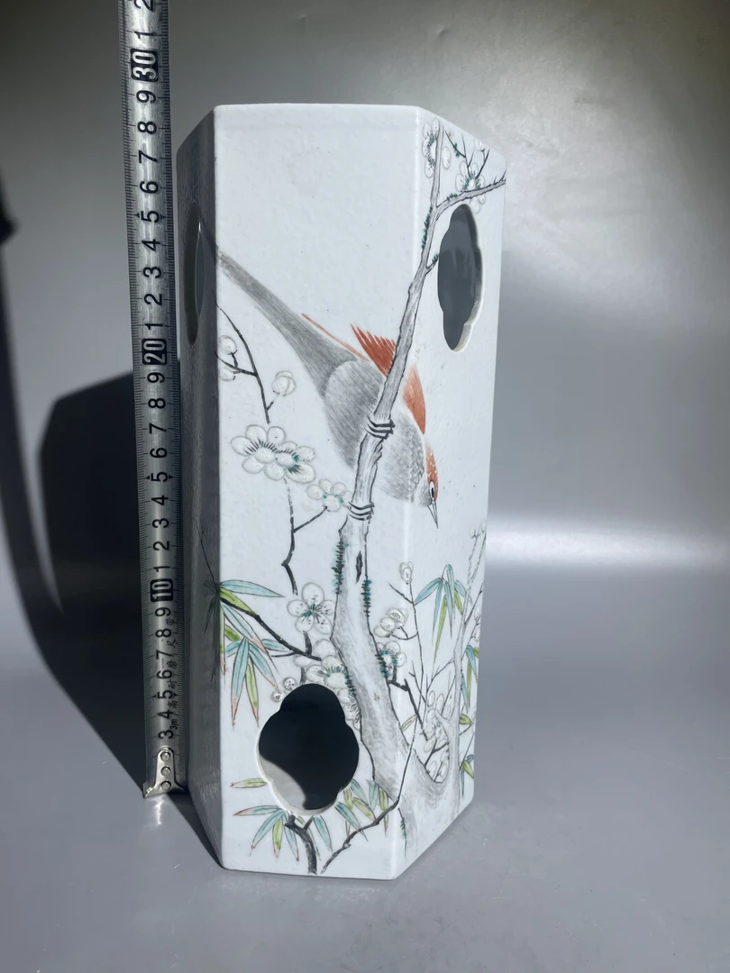 臻藏精品粉彩帽桶花纹陶瓷手绘