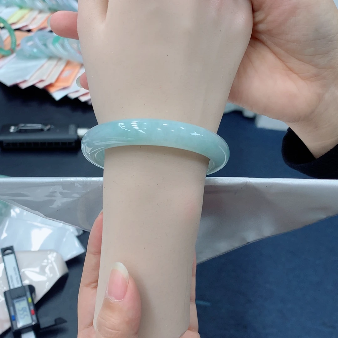 翡翠未镶嵌手镯48小时