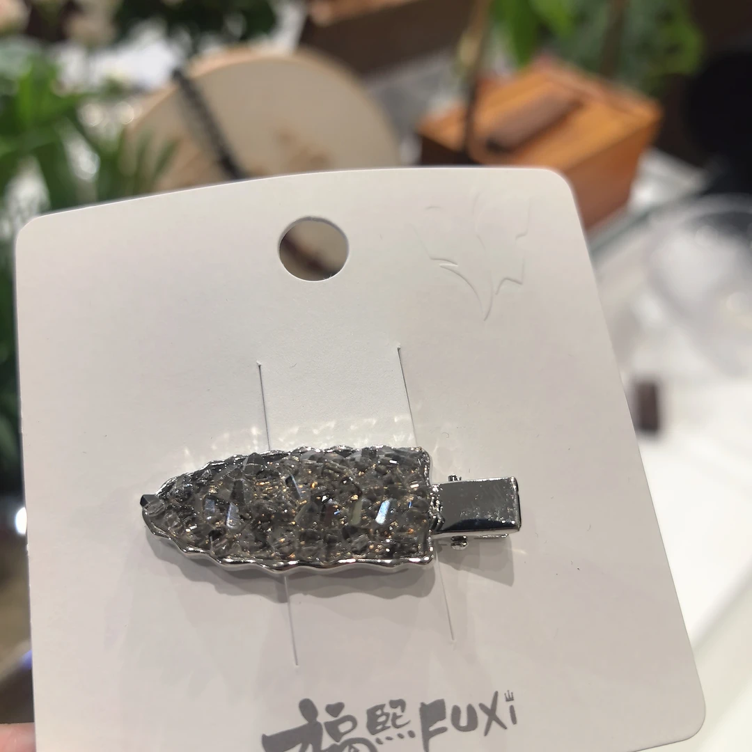 新款满镶精致灰色铲子压夹WM-162