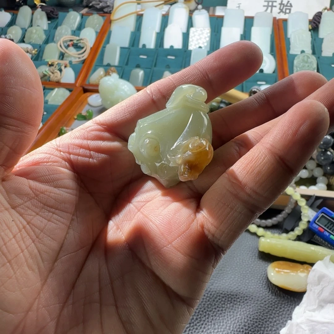 和田玉挂件未镶嵌白**?