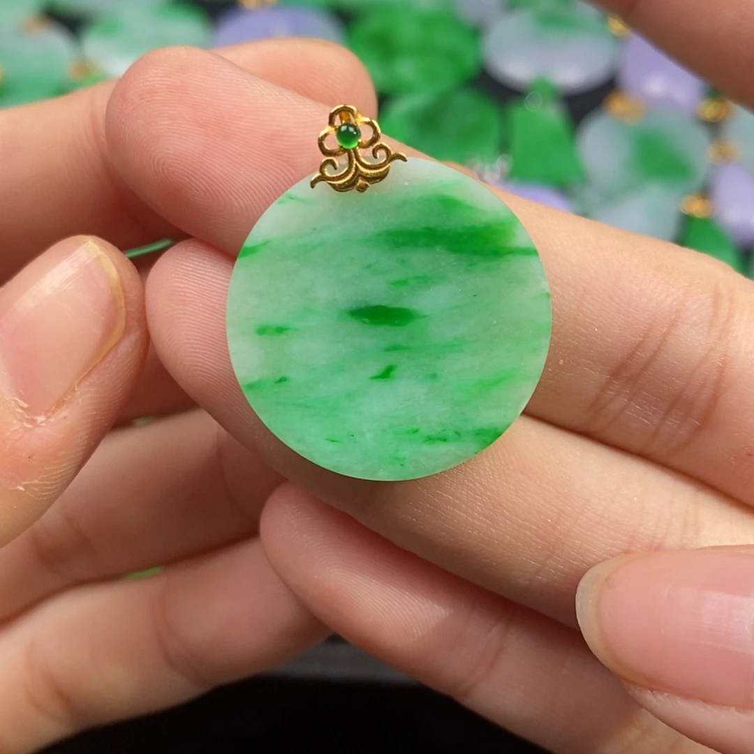 翡翠18K金镶嵌颈饰翡翠