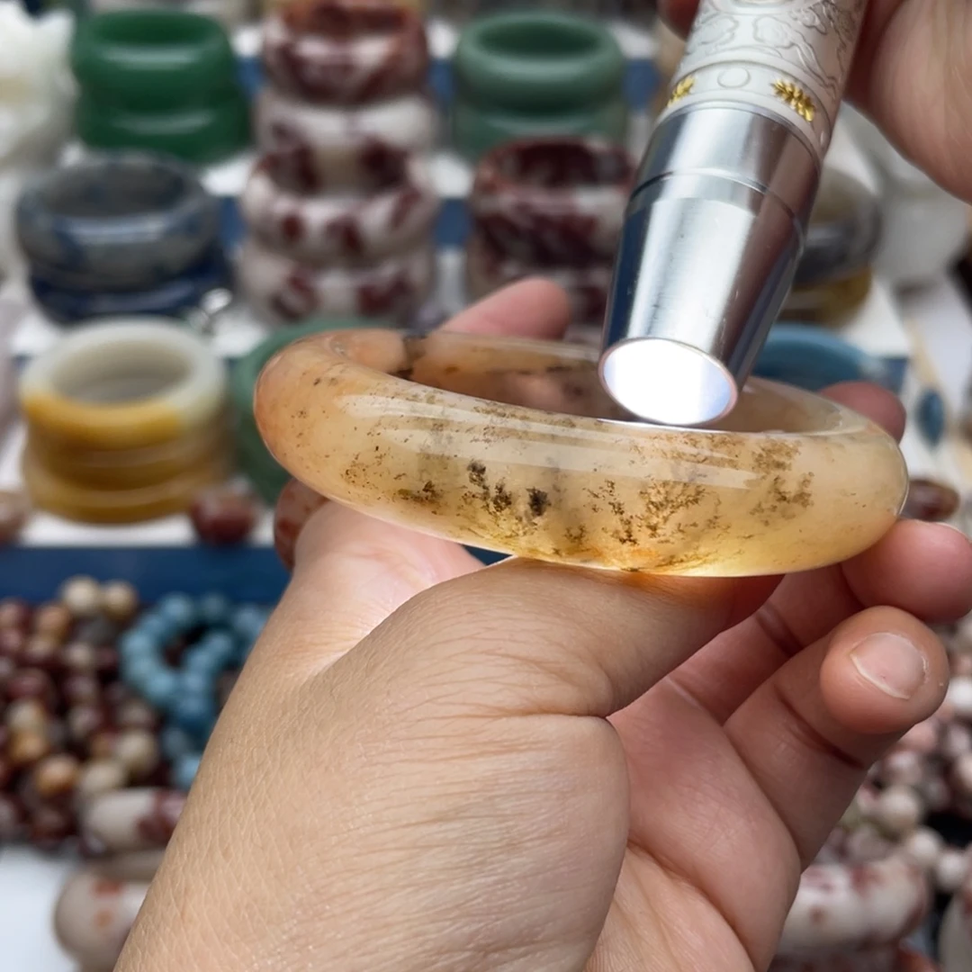 石英质玉（佘太翠）未镶嵌手镯