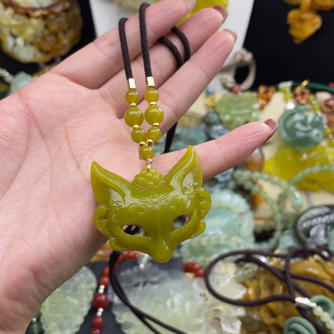 未镶嵌蛇纹石玉颈饰