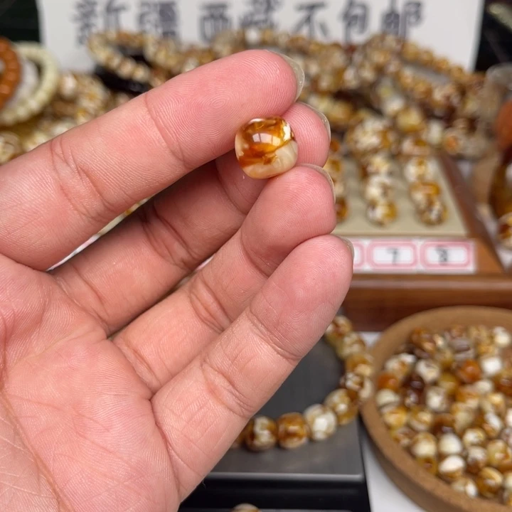 未镶嵌琥珀裸石J***r97号