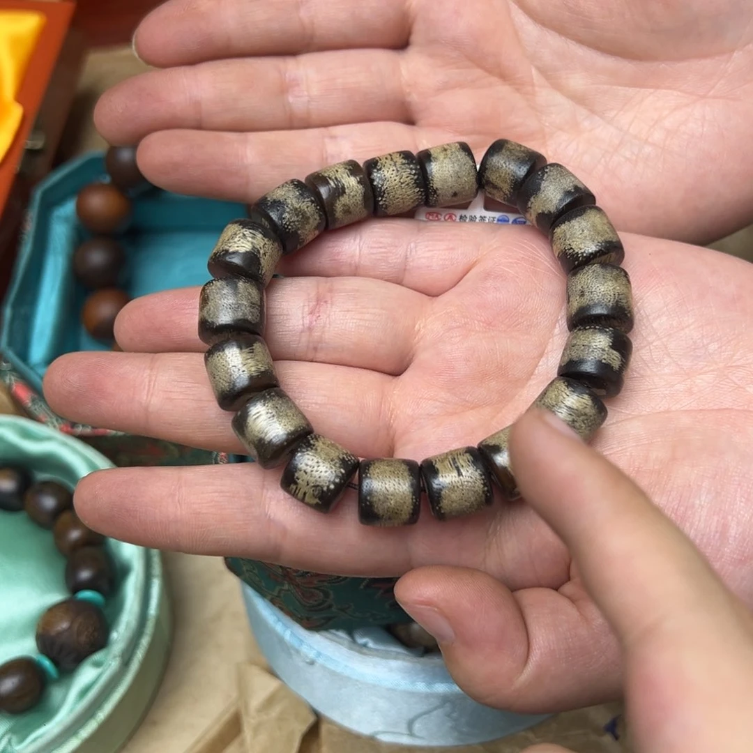 大叶紫檀（黑酸枝木类）