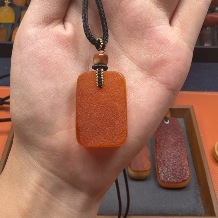 蜜蜡未镶嵌吊坠(赠链)