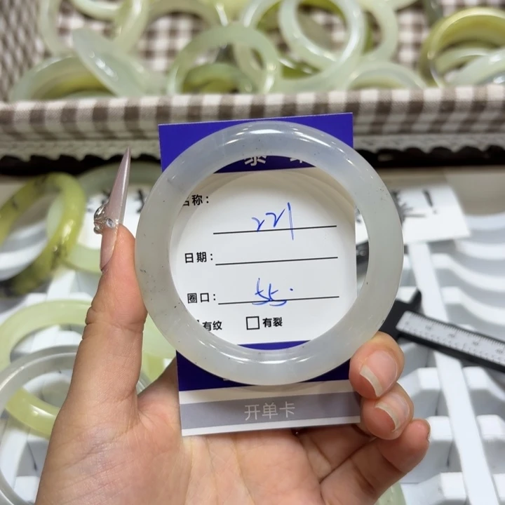 未镶嵌岫玉手镯天然