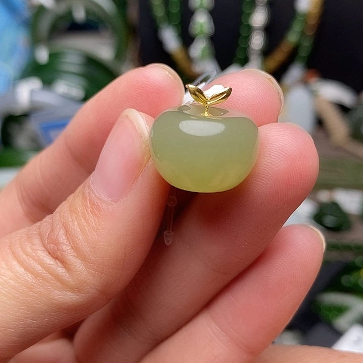 和田玉18K金镶嵌颈饰