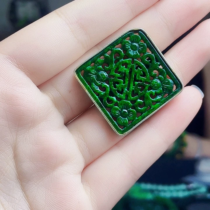 翡翠未镶嵌颈饰多样性