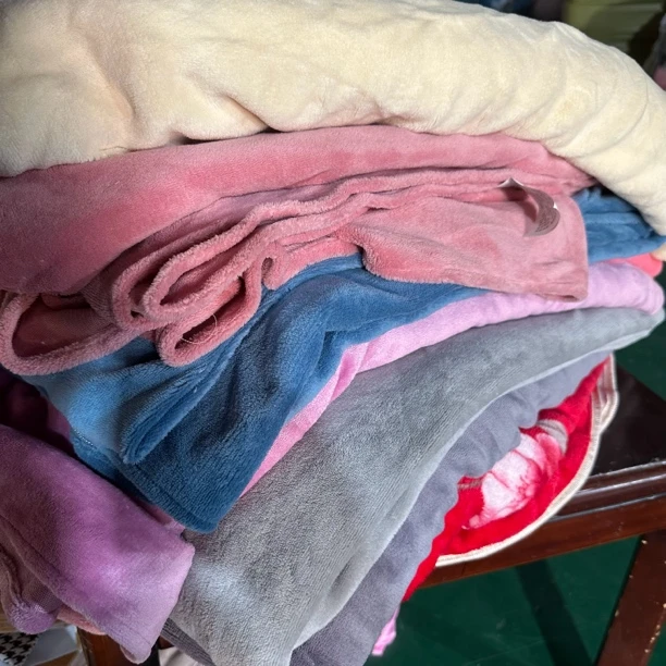 牛奶绒纯色床单花边床裙款2.4*2.3（-+5cm）花色不挑 微单小瑕疵