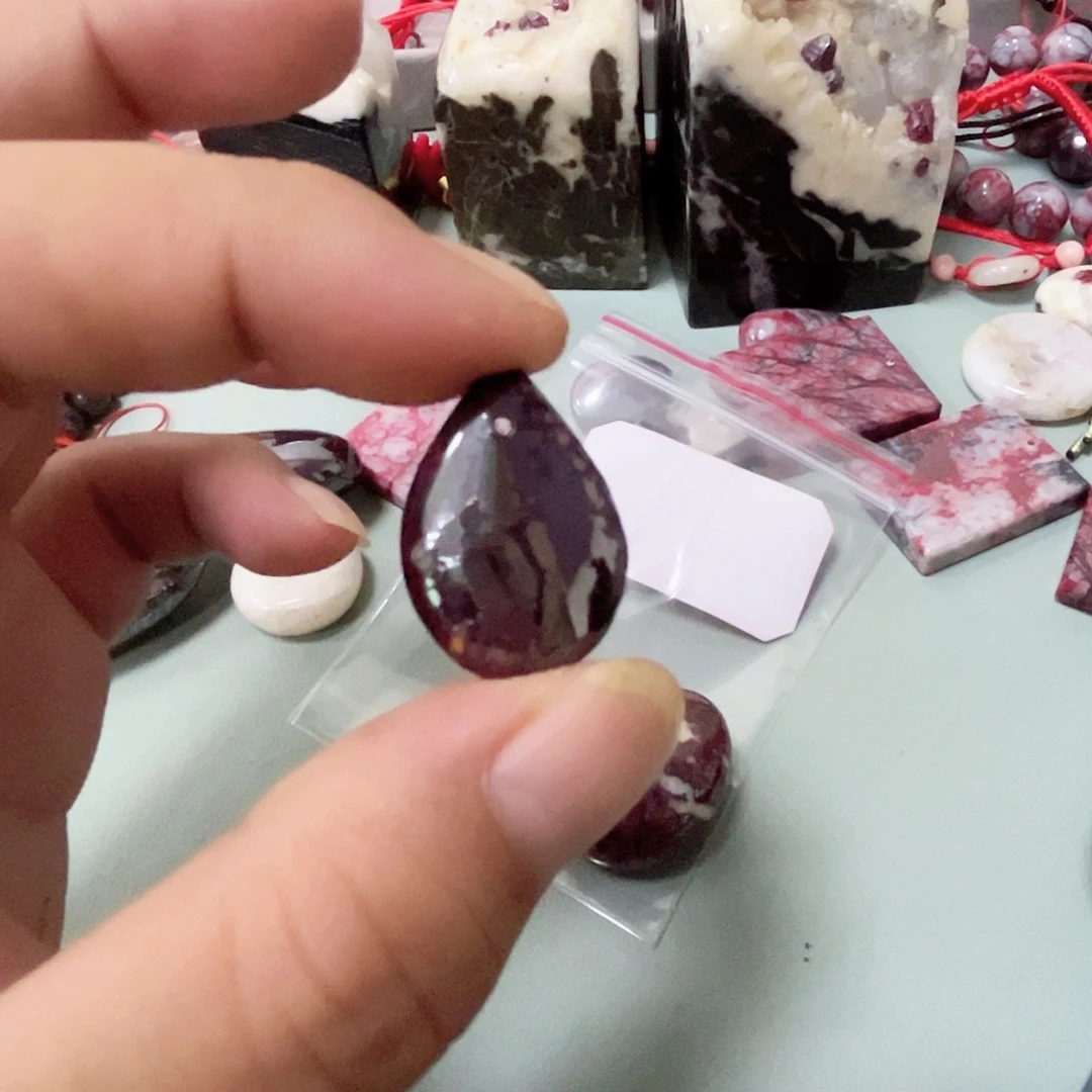 天然朱砂辰石吊坠