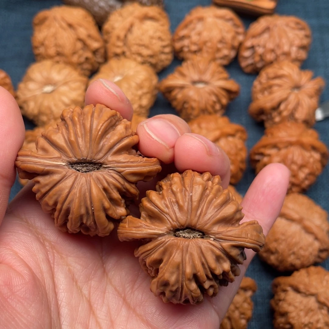 哈***塔把件文玩核桃44汉高楼