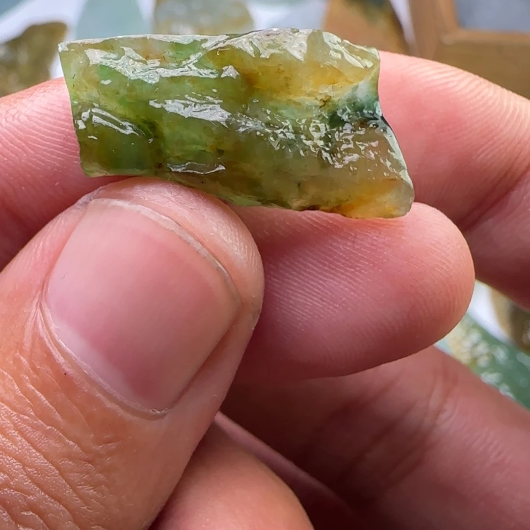 定制翡翠未镶嵌不包。