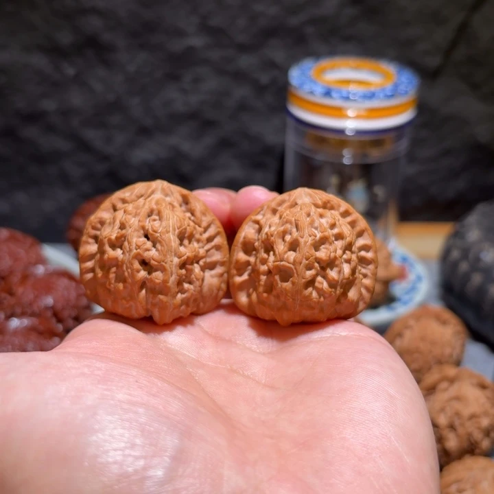 文玩核桃把件白狮子