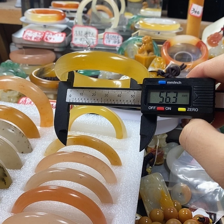 石英质玉（黄龙玉）合金手链