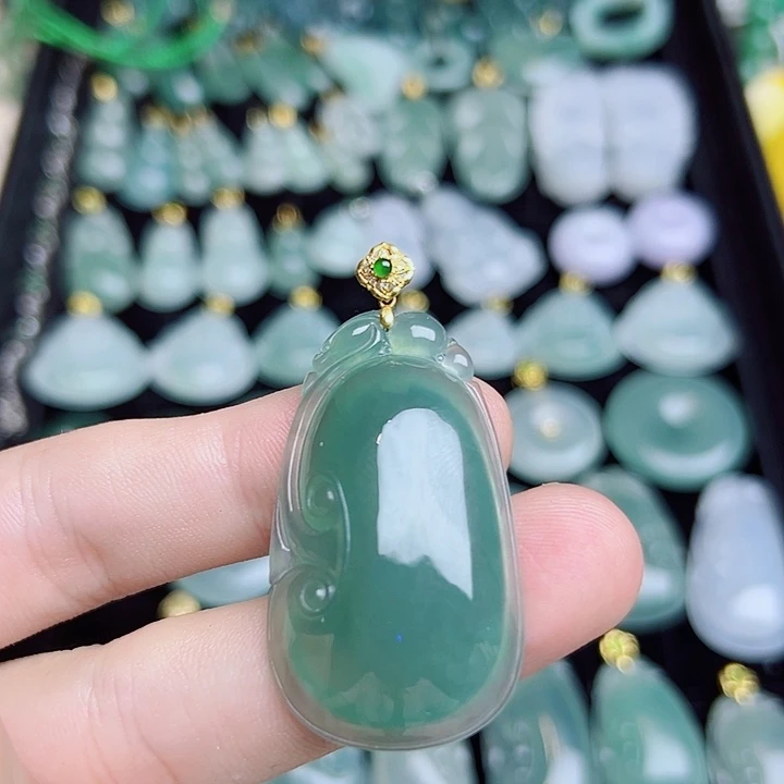翡翠18K金镶嵌颈饰翡翠