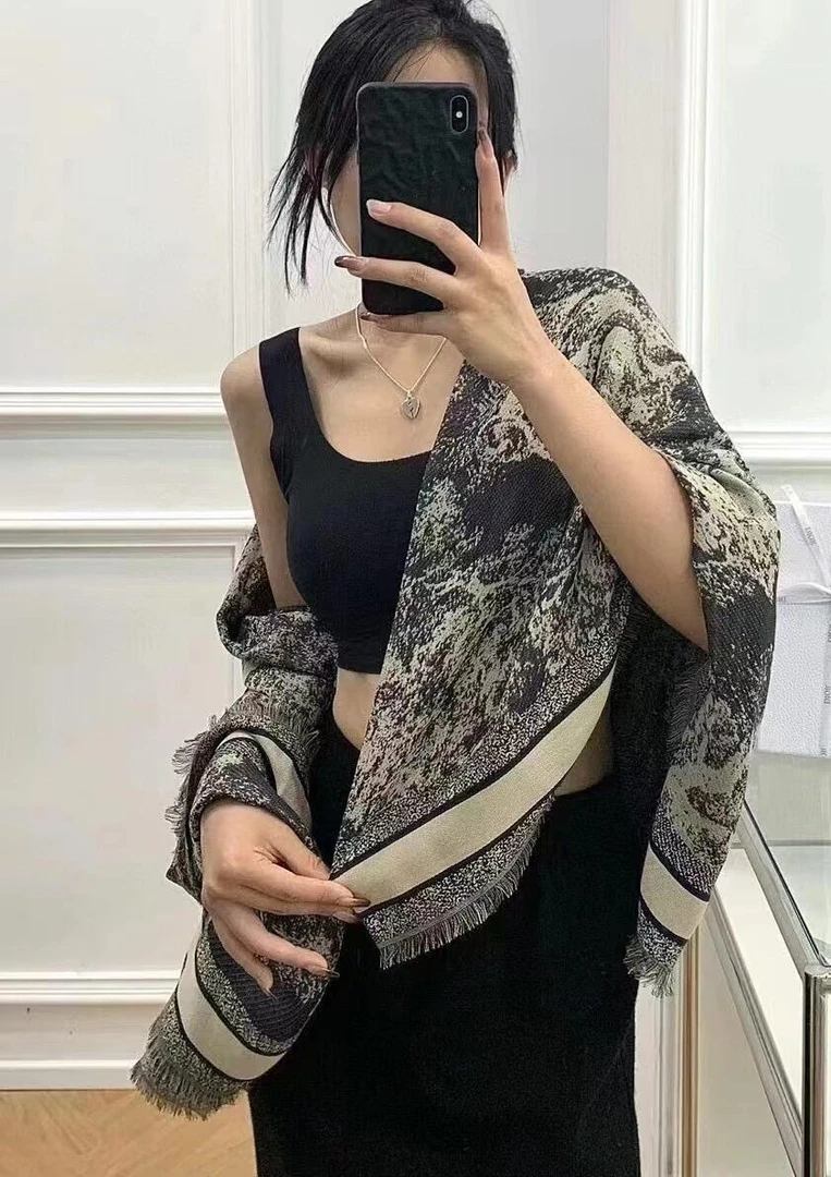 海外订单款！全套礼盒包装 女士羊绒桑蚕丝140x140方巾披肩围巾
