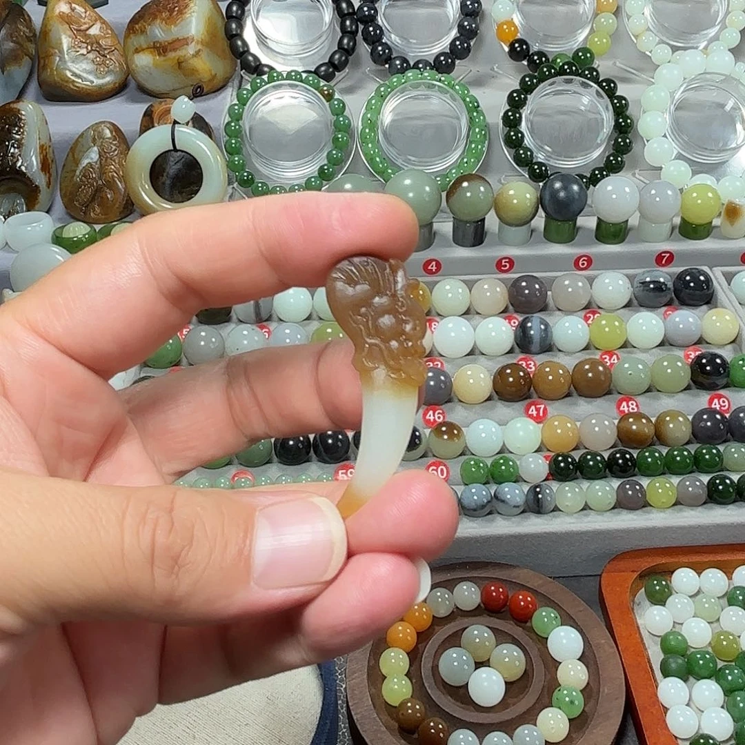未镶嵌和田玉挂件观**在