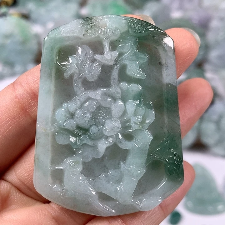 翡翠未镶嵌颈饰花开富贵福利