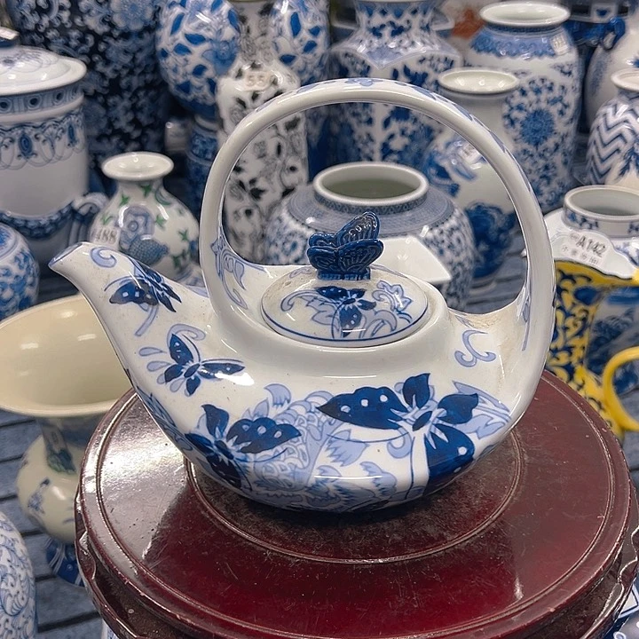 摆件王青花瓷手工手绘高温釉下彩，一体提梁壶