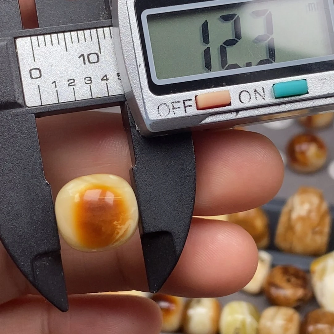 裸石琥珀未镶嵌老型