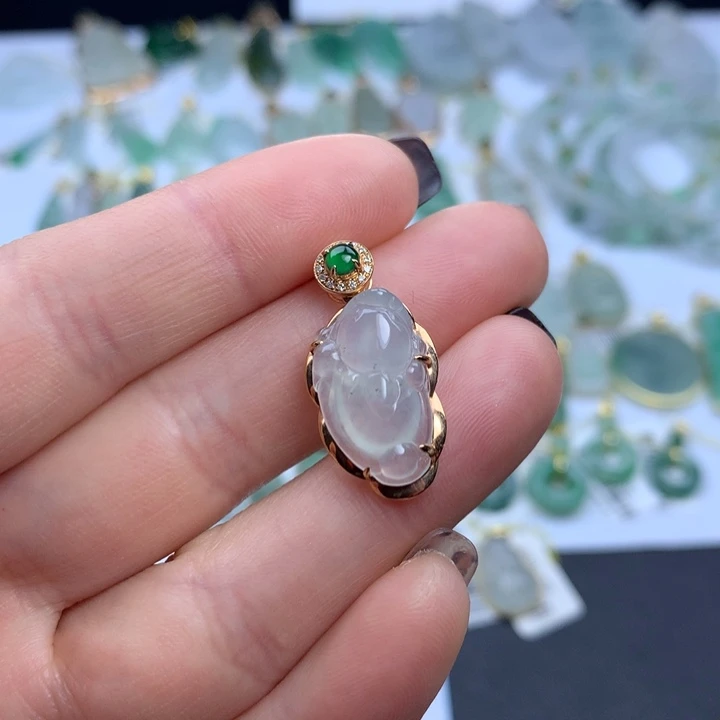 翡翠颈饰未镶嵌翡翠