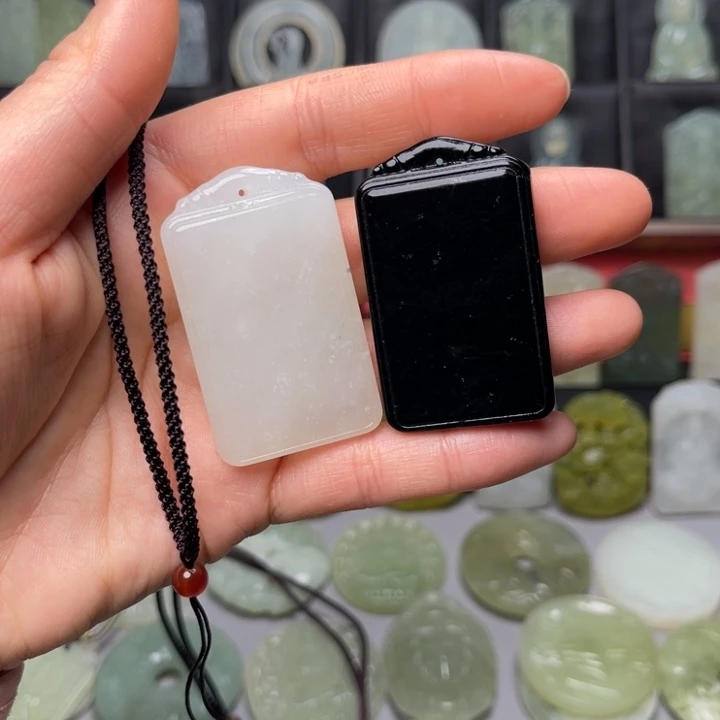 听***序岫玉未镶嵌吊坠(赠链)